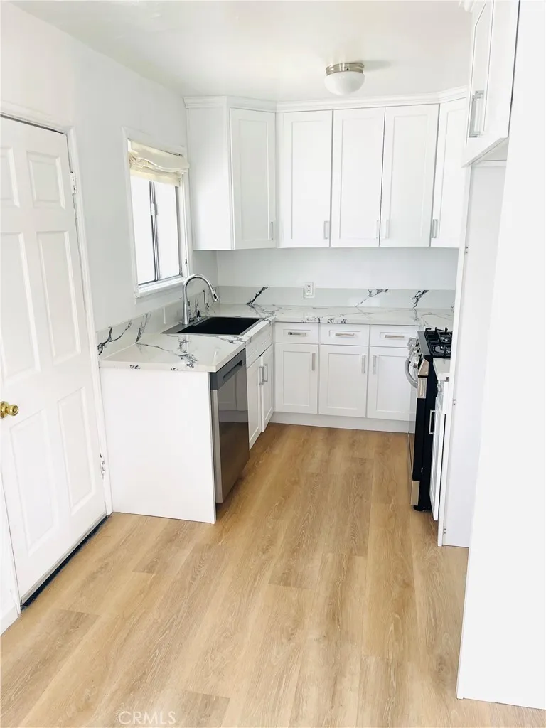 5754 Vineland Avenue North Hollywood, CA 91601