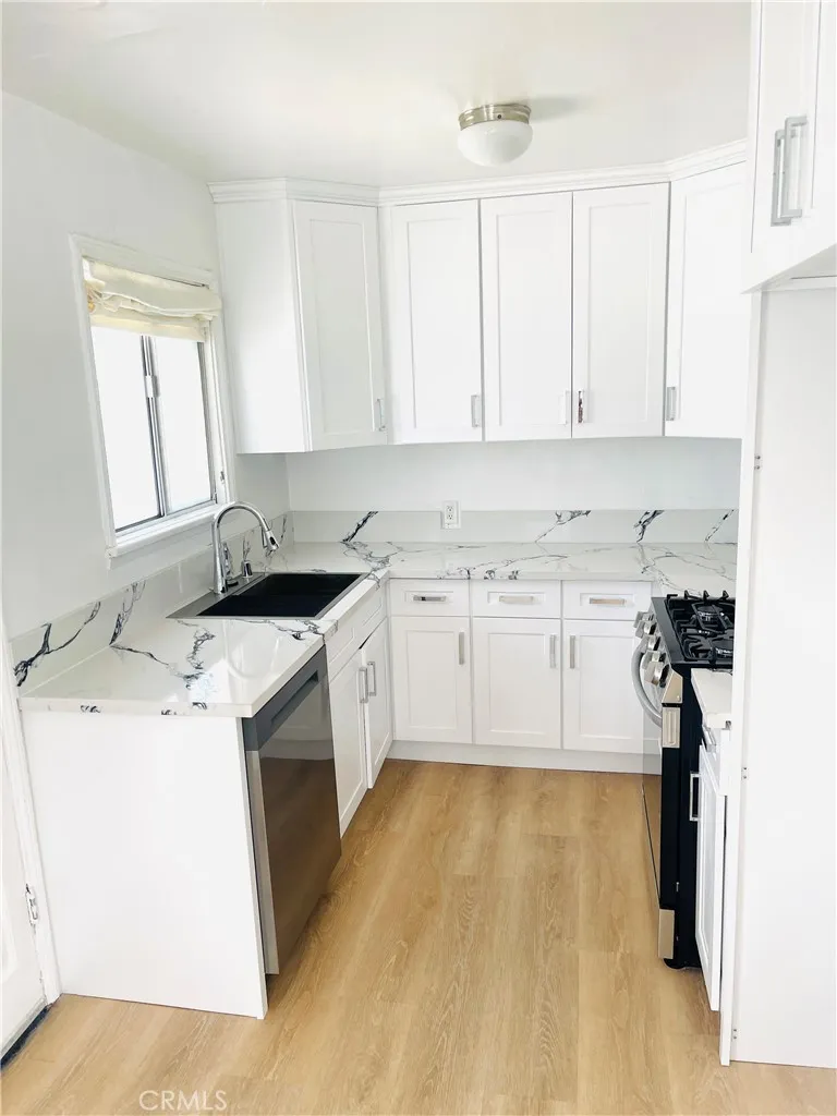 5754 Vineland Avenue North Hollywood, CA 91601