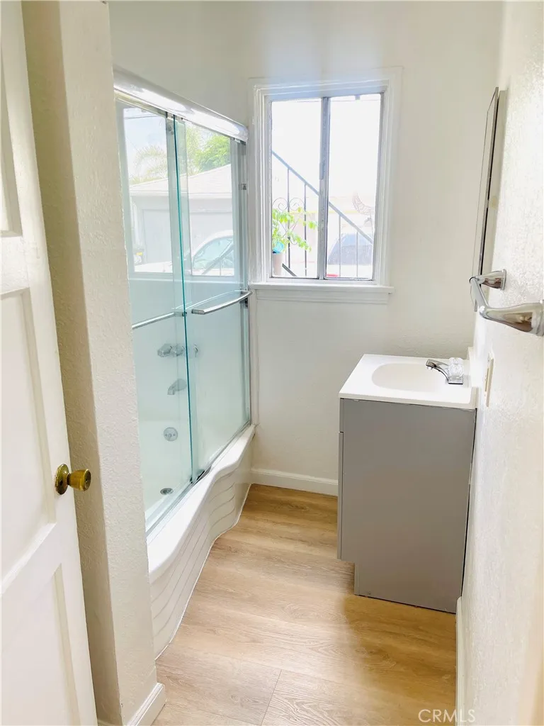 5754 Vineland Avenue North Hollywood, CA 91601