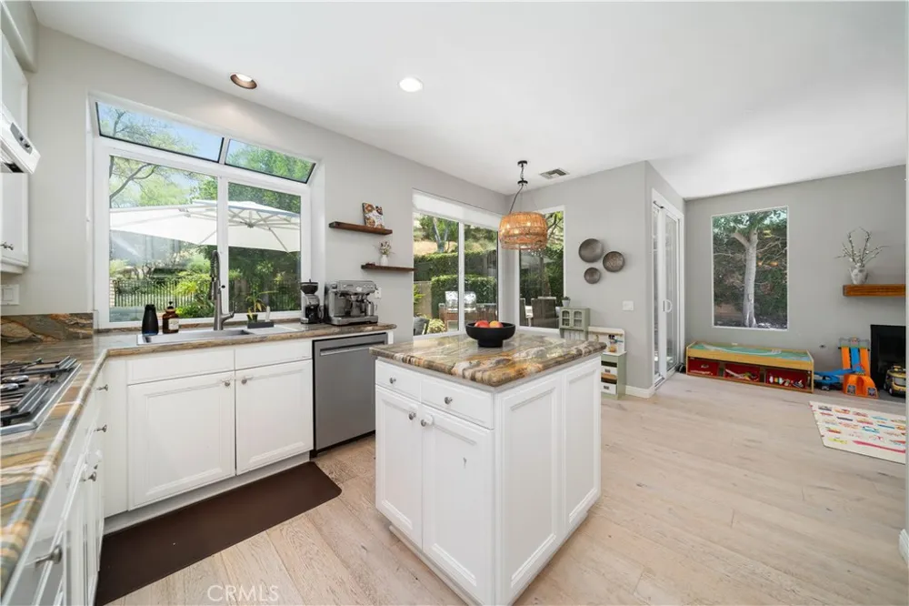 5371 Carmento Drive Oak Park, CA 91377