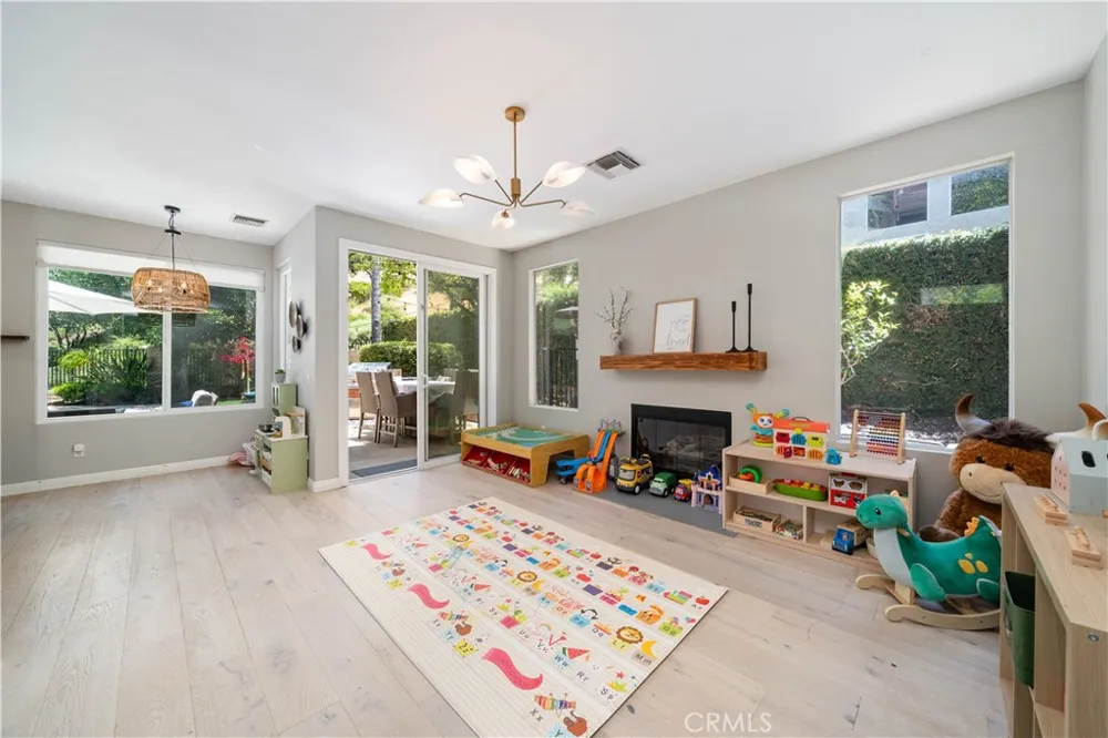 5371 Carmento Drive Oak Park, CA 91377