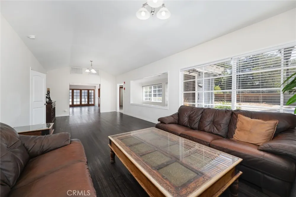 14151 Chandler Sherman Oaks, CA 91401