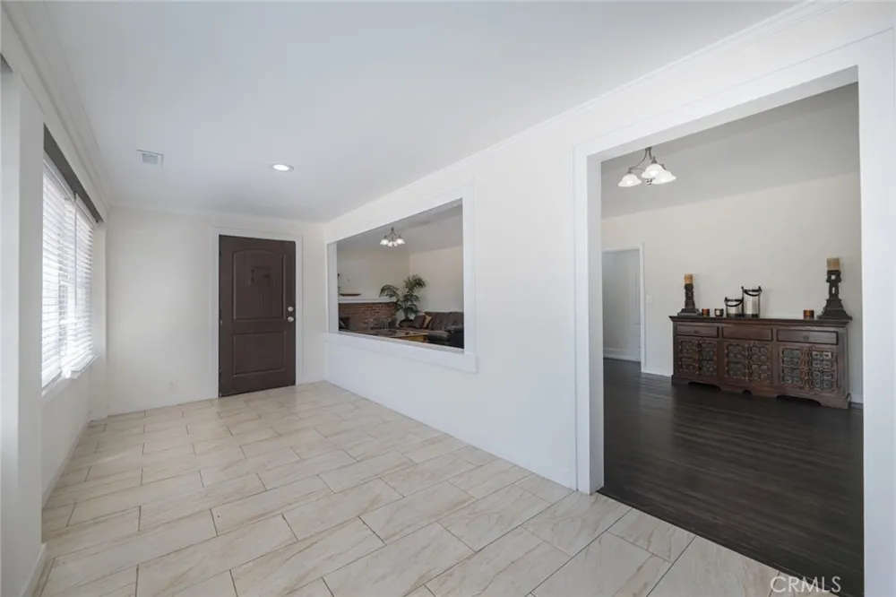 14151 Chandler Sherman Oaks, CA 91401