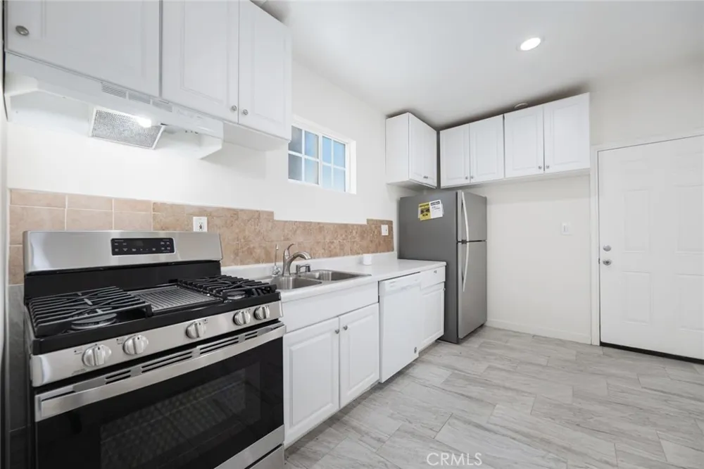 14151 Chandler Sherman Oaks, CA 91401