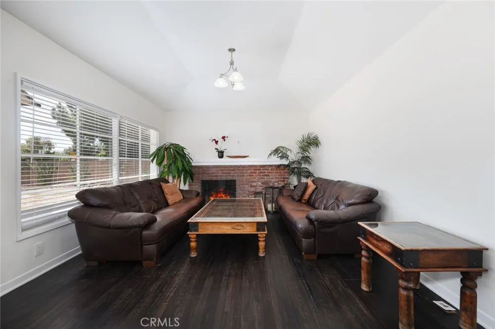 14151 Chandler Sherman Oaks, CA 91401