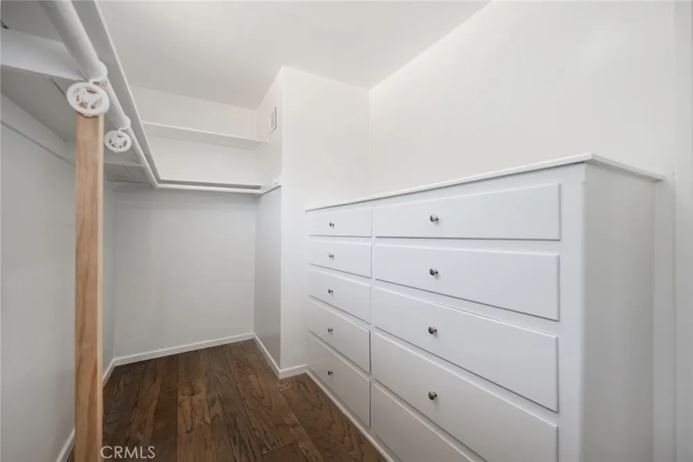 14151 Chandler Sherman Oaks, CA 91401
