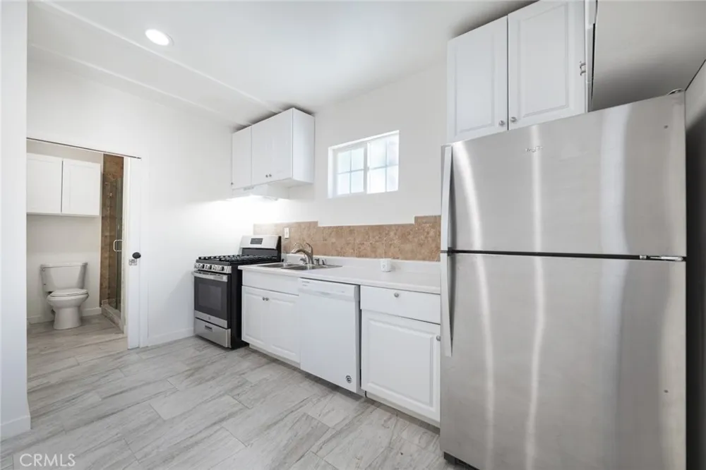 14151 Chandler Sherman Oaks, CA 91401