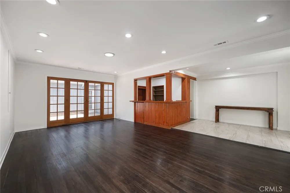 14151 Chandler Sherman Oaks, CA 91401