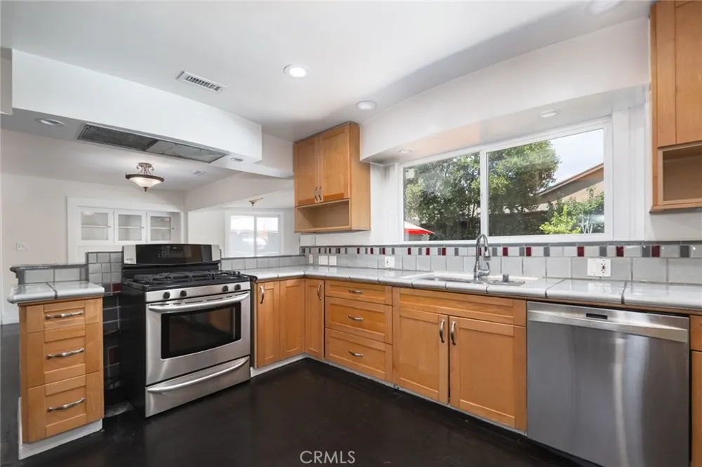 14151 Chandler Sherman Oaks, CA 91401