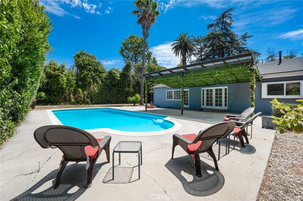 14151 Chandler Sherman Oaks, CA 91401