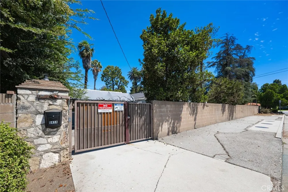 14151 Chandler Sherman Oaks, CA 91401