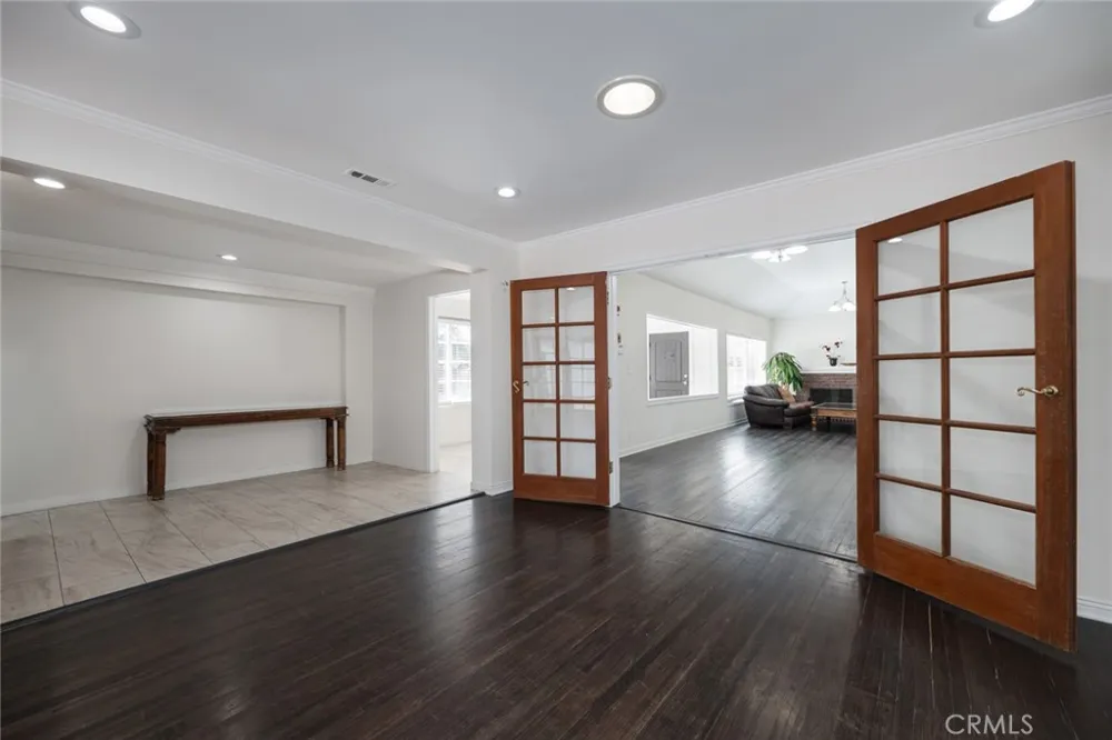 14151 Chandler Sherman Oaks, CA 91401