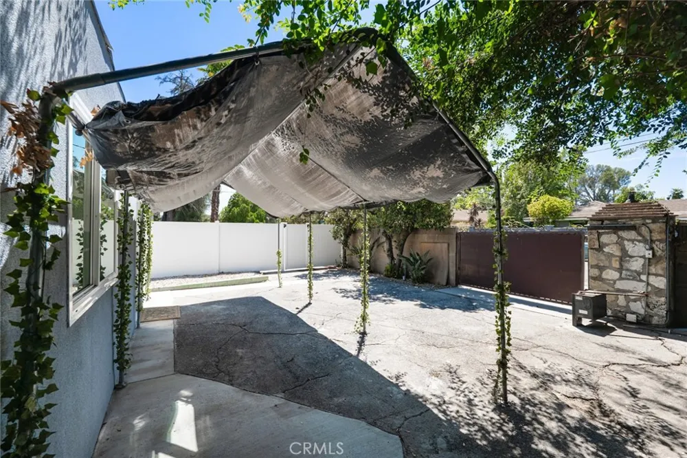 14151 Chandler Sherman Oaks, CA 91401