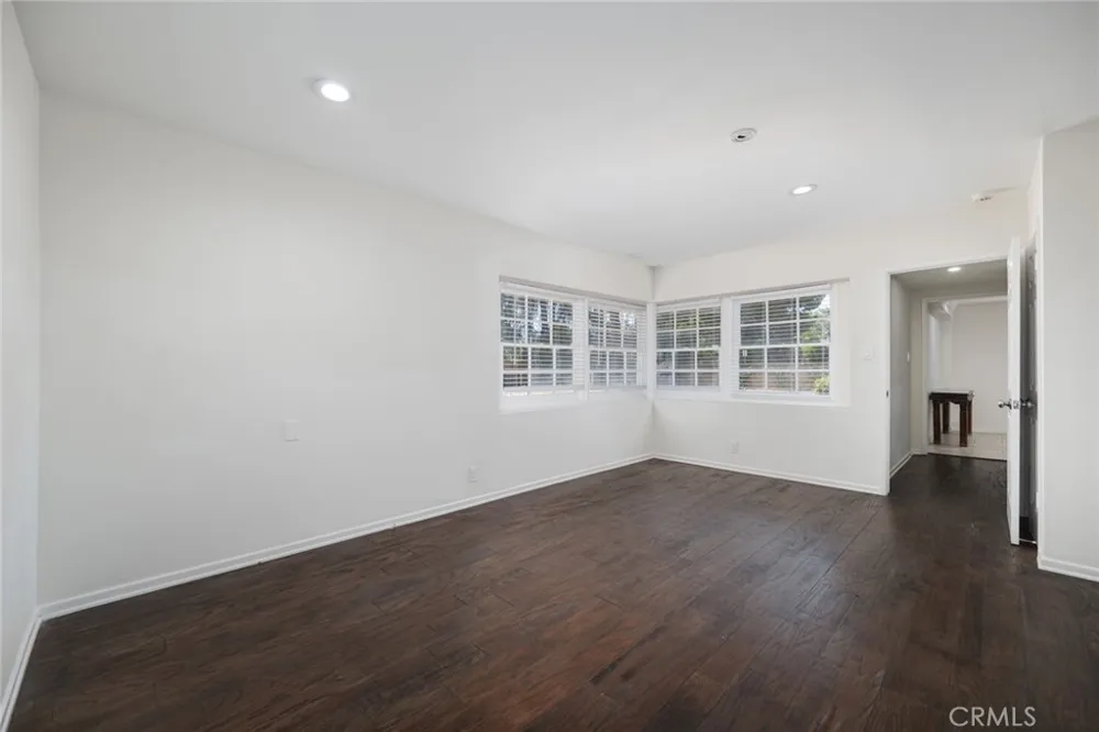 14151 Chandler Sherman Oaks, CA 91401