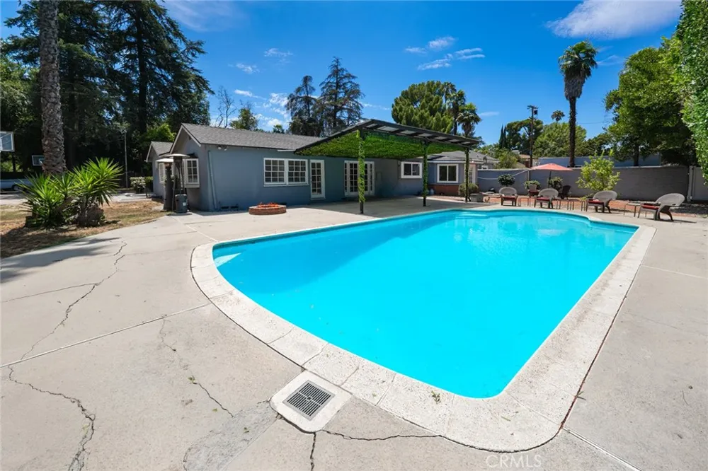 14151 Chandler Sherman Oaks, CA 91401