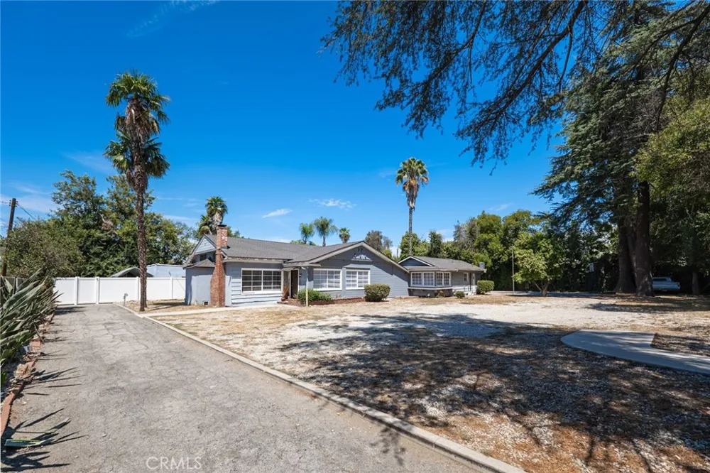 14151 Chandler Sherman Oaks, CA 91401