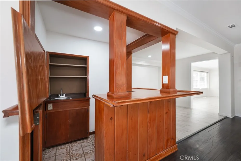 14151 Chandler Sherman Oaks, CA 91401