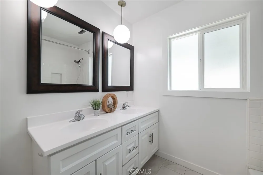 14151 Chandler Sherman Oaks, CA 91401