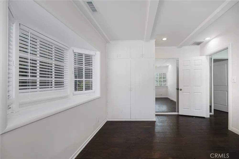 14151 Chandler Sherman Oaks, CA 91401