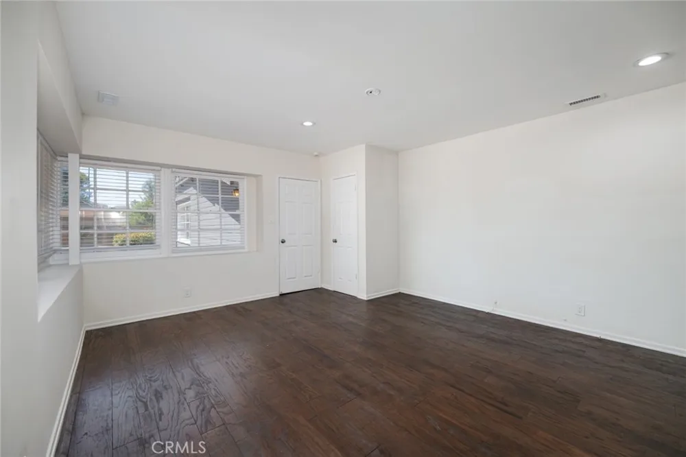 14151 Chandler Sherman Oaks, CA 91401