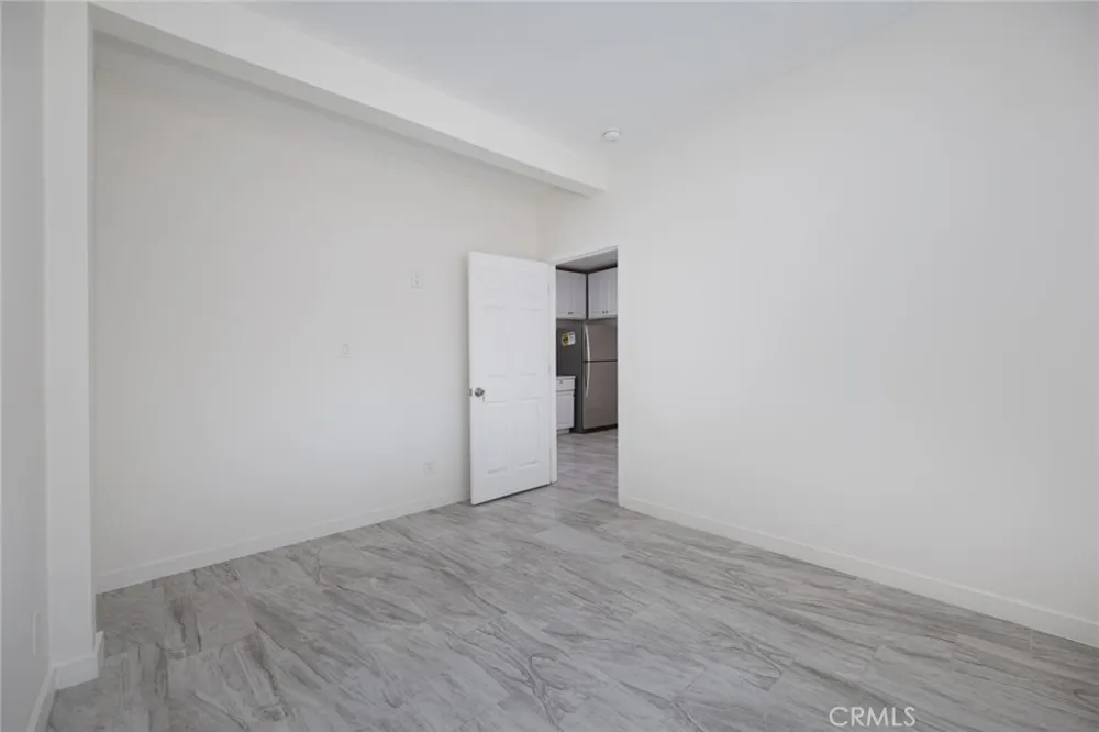 14151 Chandler Sherman Oaks, CA 91401