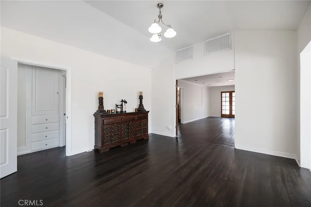 14151 Chandler Sherman Oaks, CA 91401