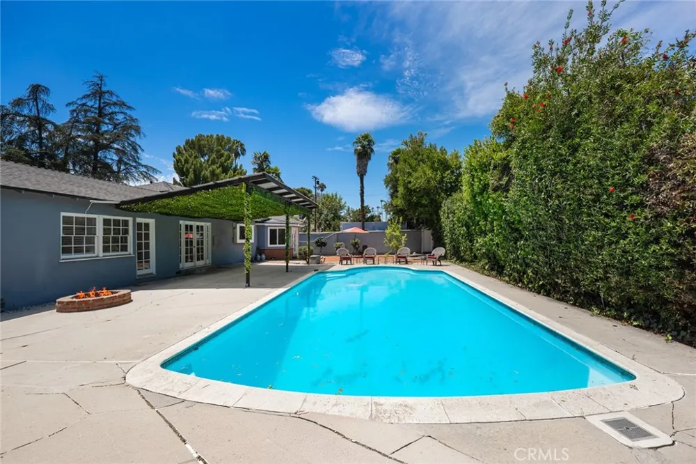 14151 Chandler Sherman Oaks, CA 91401