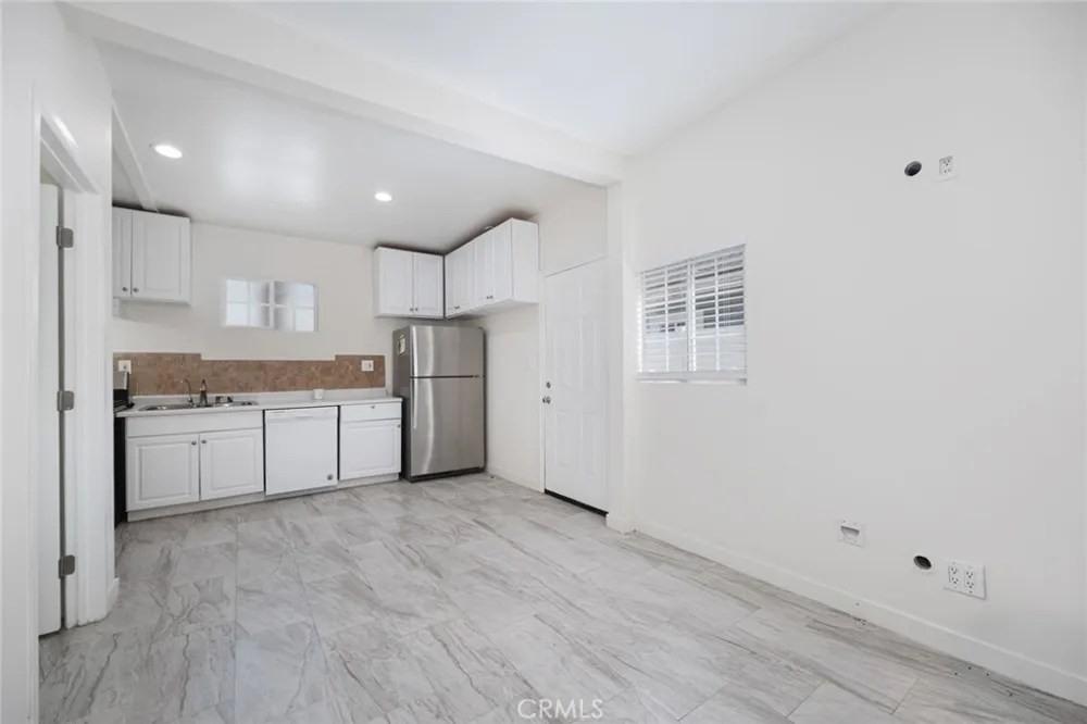 14151 Chandler Sherman Oaks, CA 91401