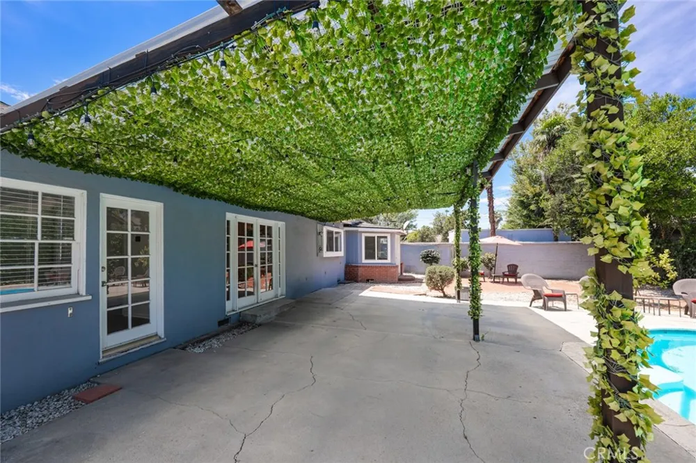 14151 Chandler Sherman Oaks, CA 91401