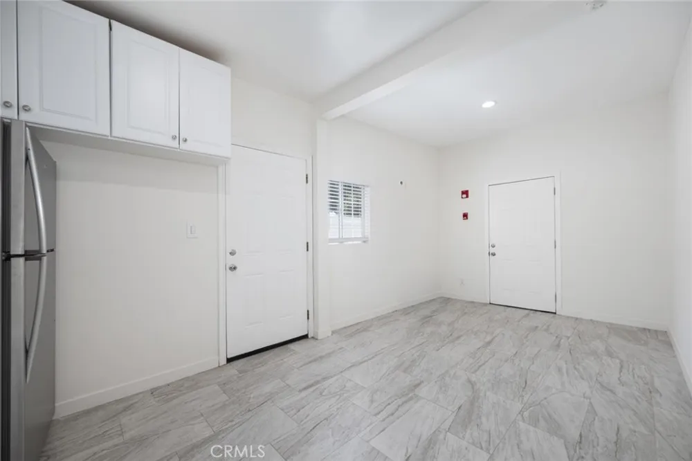 14151 Chandler Sherman Oaks, CA 91401