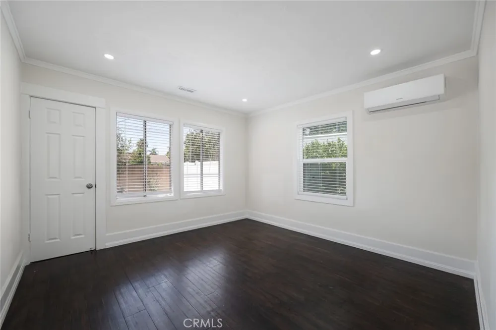 14151 Chandler Sherman Oaks, CA 91401