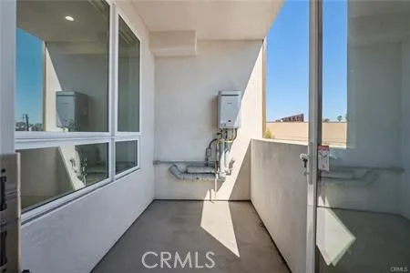 222 Manhattan Los Angeles, CA 90004