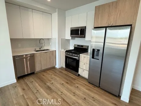 222 Manhattan Los Angeles, CA 90004