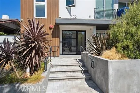 222 Manhattan Los Angeles, CA 90004