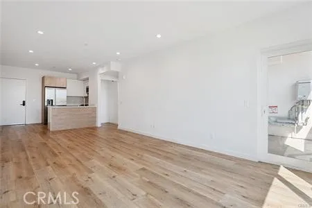222 Manhattan Los Angeles, CA 90004