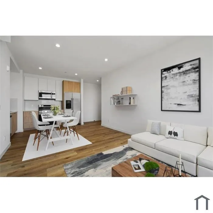 222 Manhattan Los Angeles, CA 90004