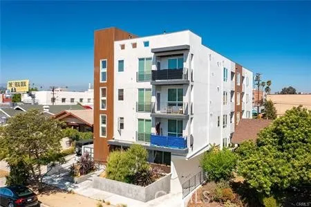 222 Manhattan Los Angeles, CA 90004