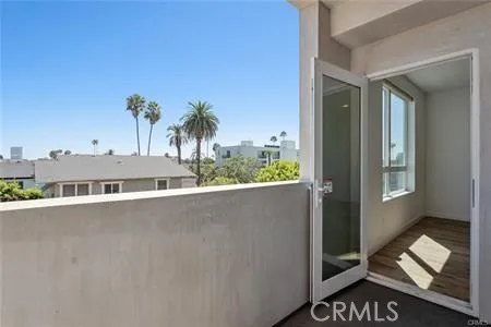 222 Manhattan Los Angeles, CA 90004