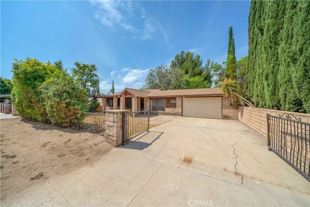 12473 Ralston Sylmar, CA 91342