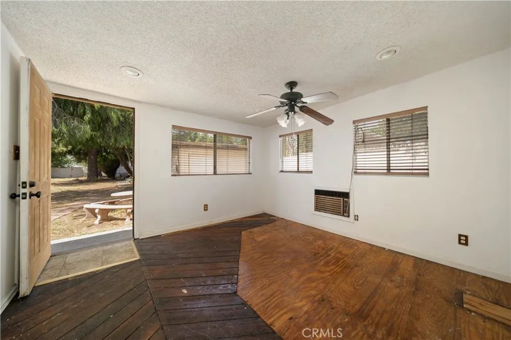 12473 Ralston Sylmar, CA 91342