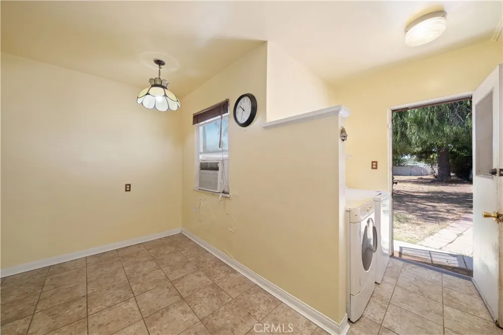 12473 Ralston Sylmar, CA 91342