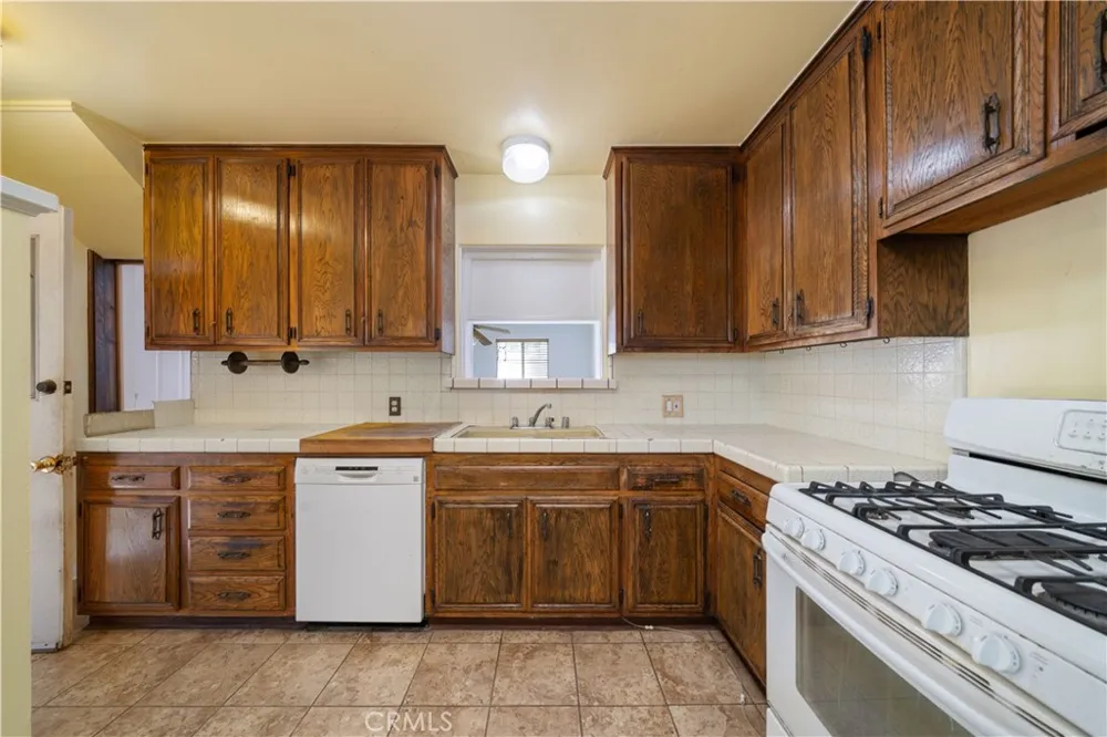 12473 Ralston Sylmar, CA 91342