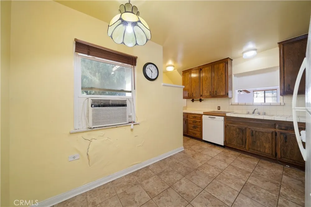 12473 Ralston Sylmar, CA 91342