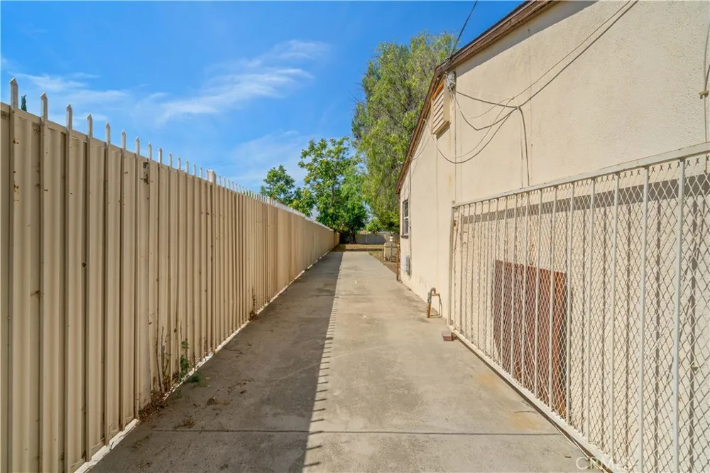 12473 Ralston Sylmar, CA 91342