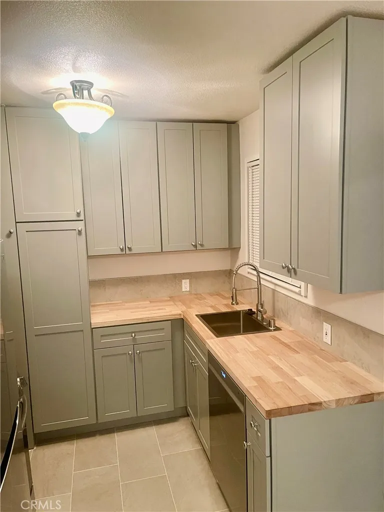 5758 Vineland Avenue North Hollywood, CA 91601