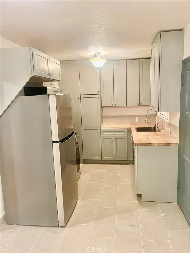 5758 Vineland Avenue North Hollywood, CA 91601