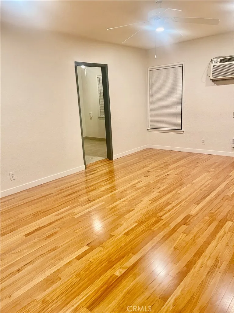 5758 Vineland Avenue North Hollywood, CA 91601