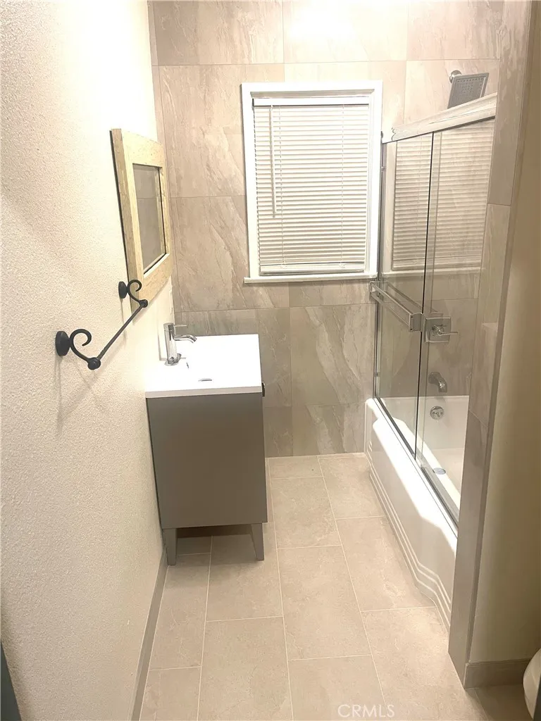 5758 Vineland Avenue North Hollywood, CA 91601