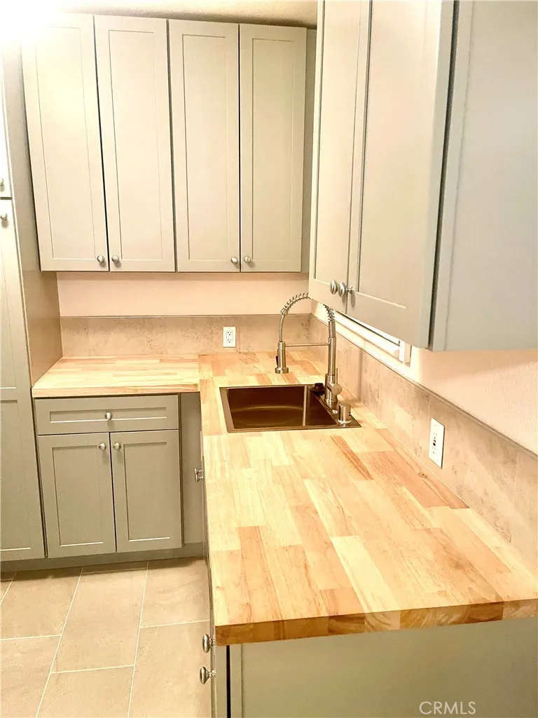 5758 Vineland Avenue North Hollywood, CA 91601