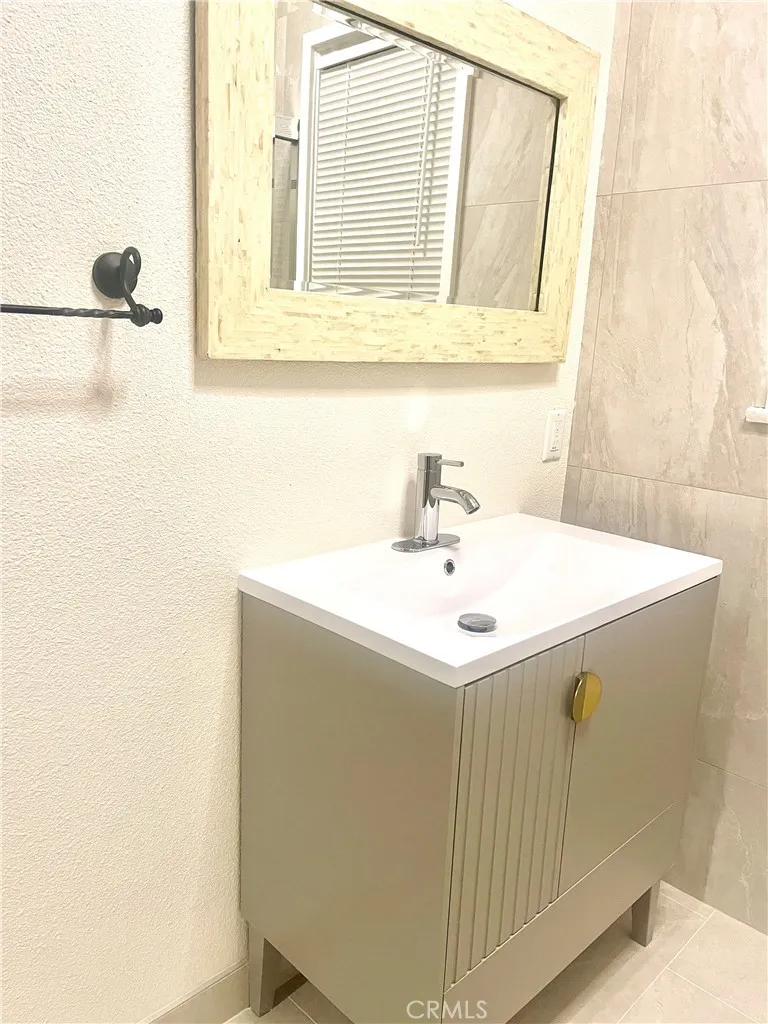 5758 Vineland Avenue North Hollywood, CA 91601